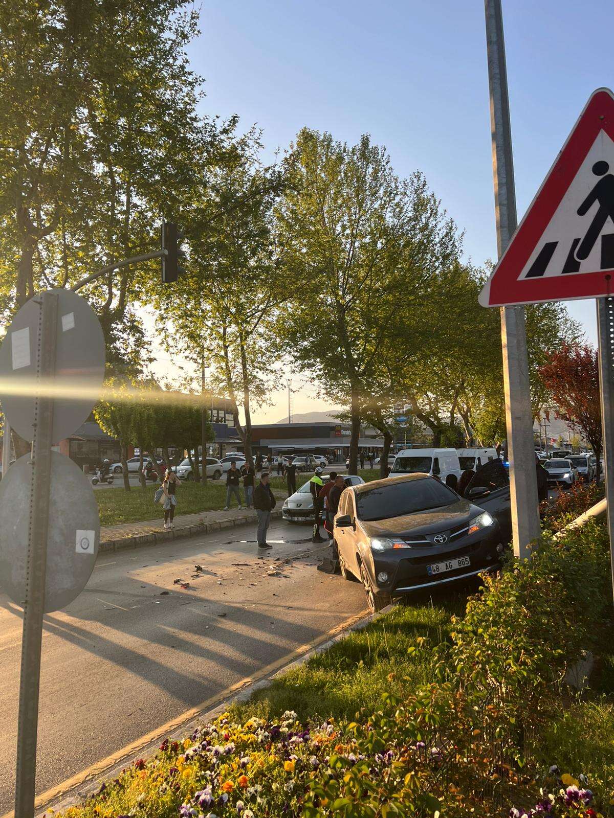 Menteşe’de Aynı Noktada Peş Peşe Trafik Kazası 1
